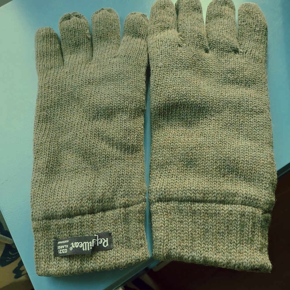 NWOT Green Wool Gloves